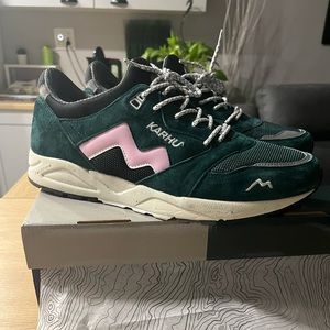 Karhu aria 95 size 12 green and pink